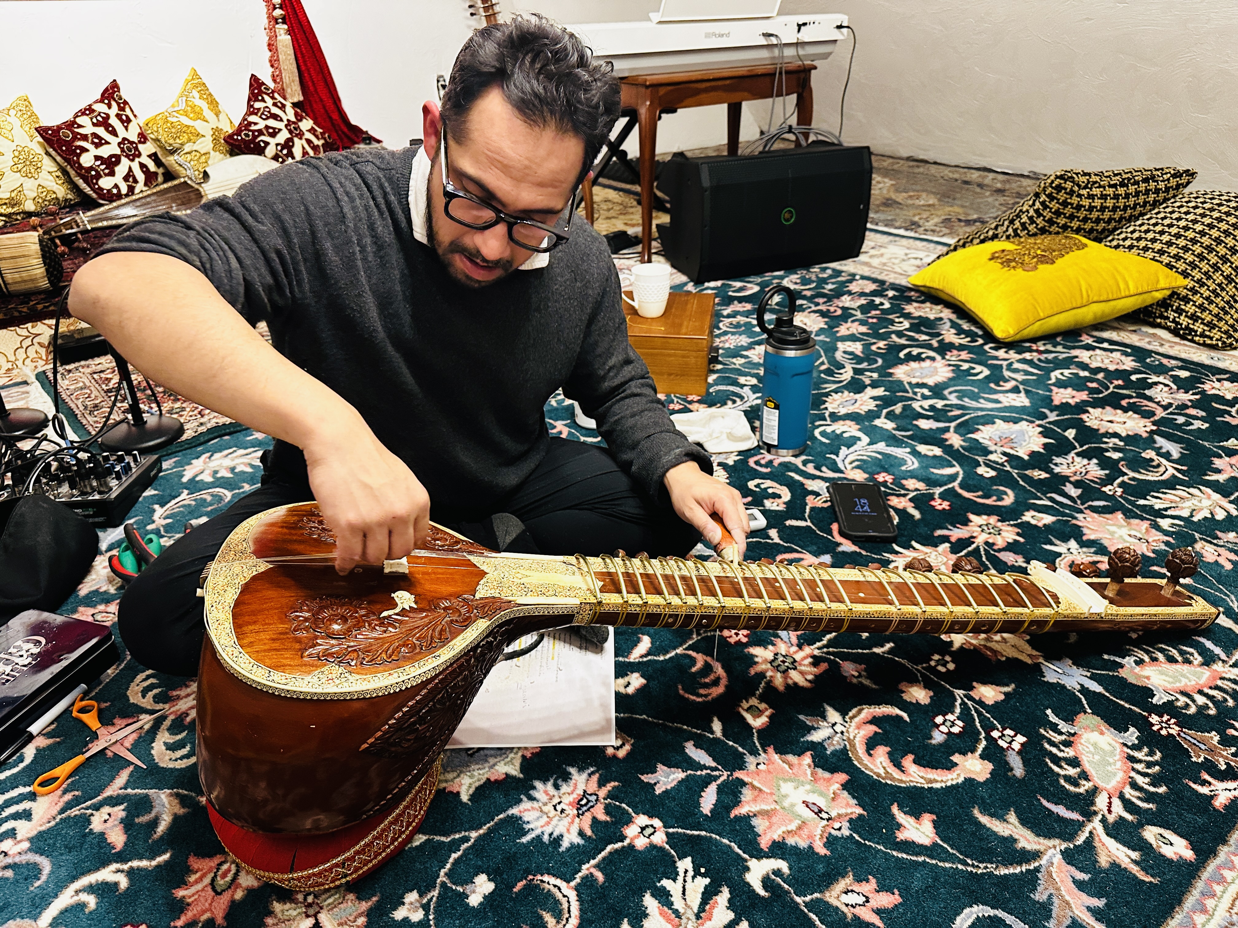 Detailed luthierie work on sitar